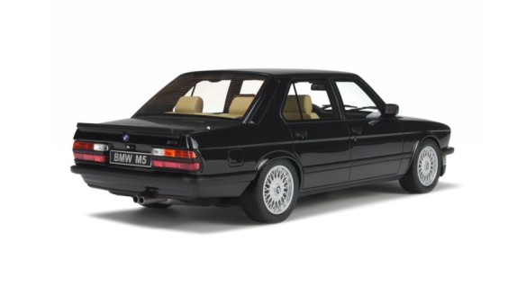 BMW E28 M5 Diamond Black 1984