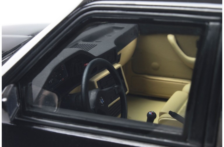 BMW E28 M5 Diamond Black 1984