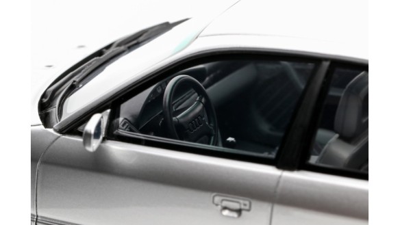 Audi S4 (C4) 4.2 V8 Crystal Silver C6 1993