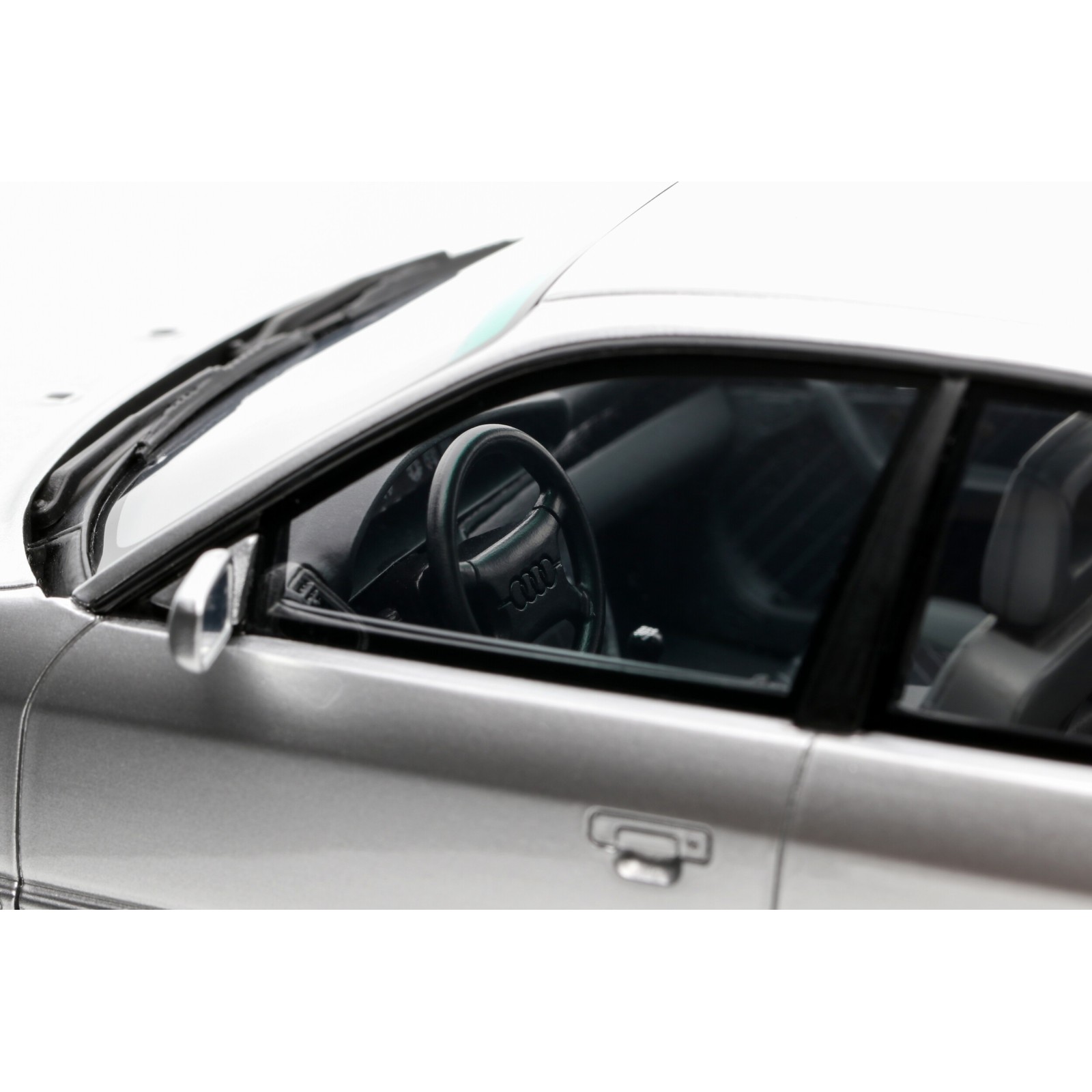 Audi S4 (C4) 4.2 V8 Crystal Silver C6 1993