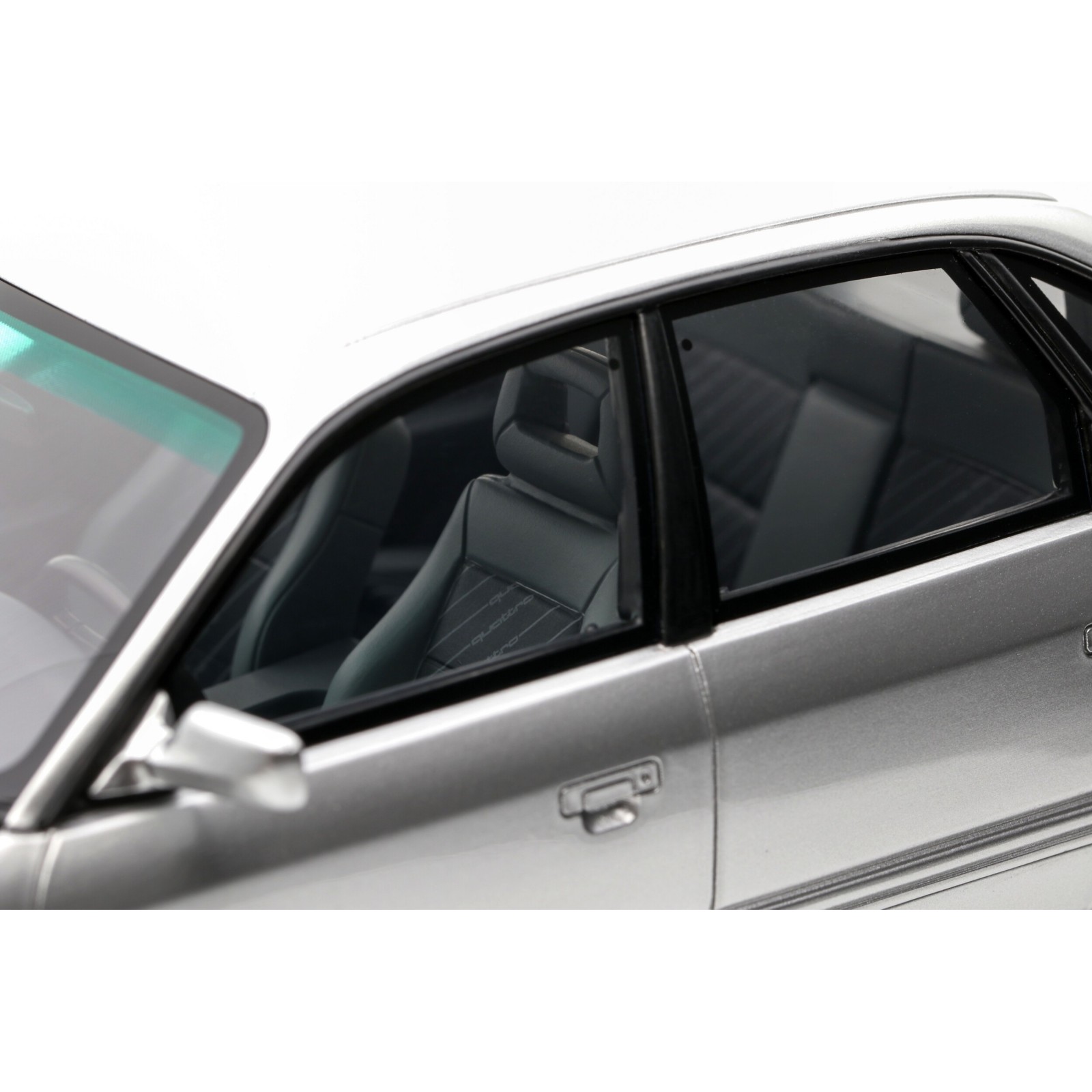 Audi S4 (C4) 4.2 V8 Crystal Silver C6 1993