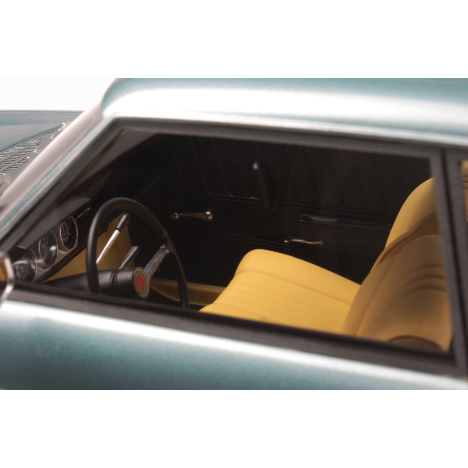 Peugeot 204 Coupé Bleu Clair Métal 1966