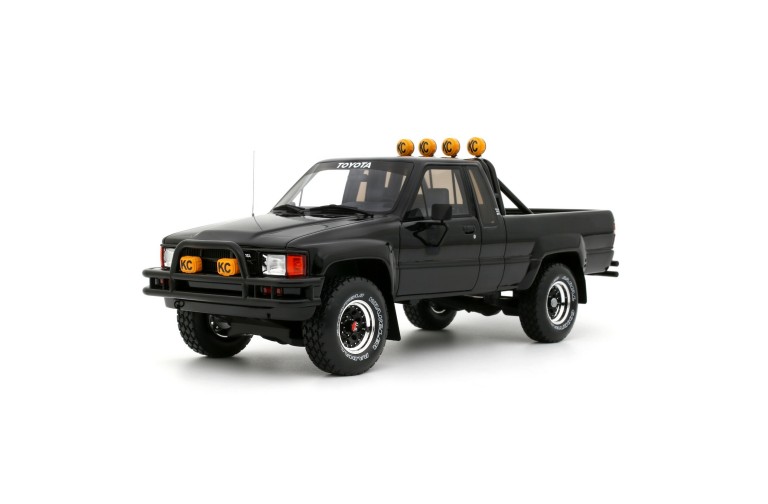 Toyota Hilux SR5 Glossy Black 202 1985