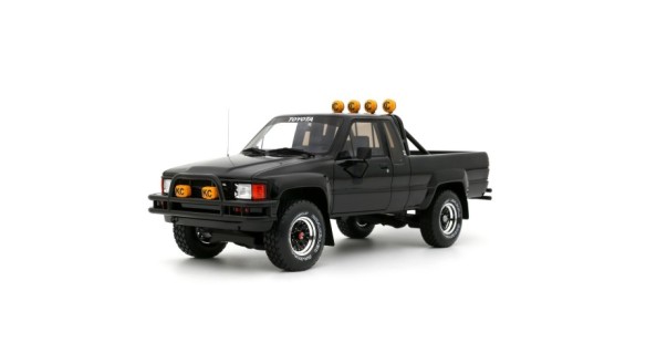 Toyota Hilux SR5 Glossy Black 202 1985