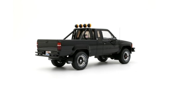 Toyota Hilux SR5 Glossy Black 202 1985