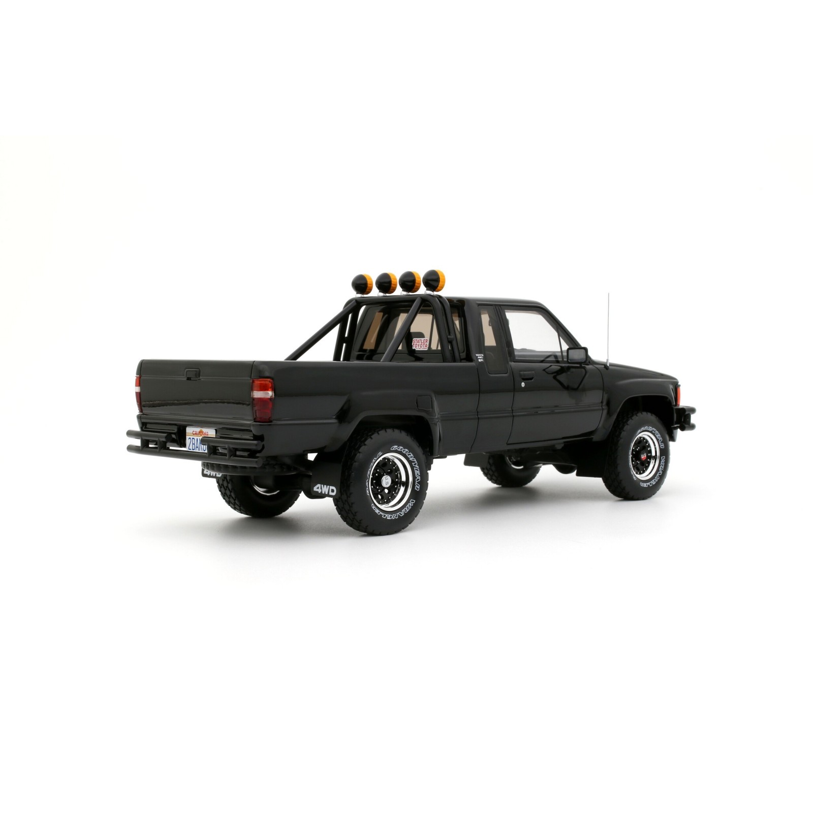 Toyota Hilux SR5 Glossy Black 202 1985