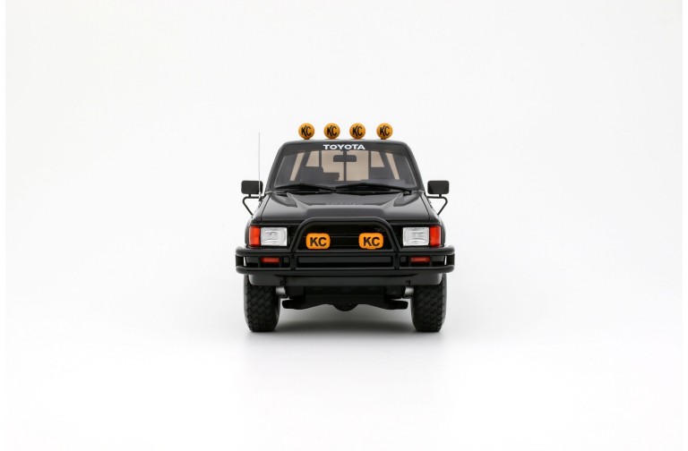 Toyota Hilux SR5 Glossy Black 202 1985