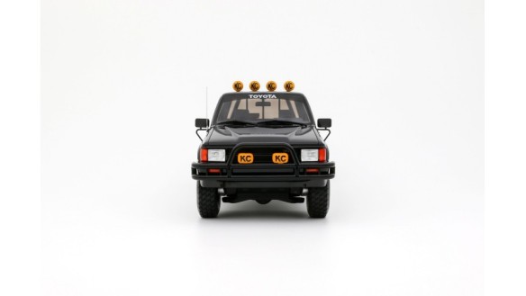 Toyota Hilux SR5 Glossy Black 202 1985