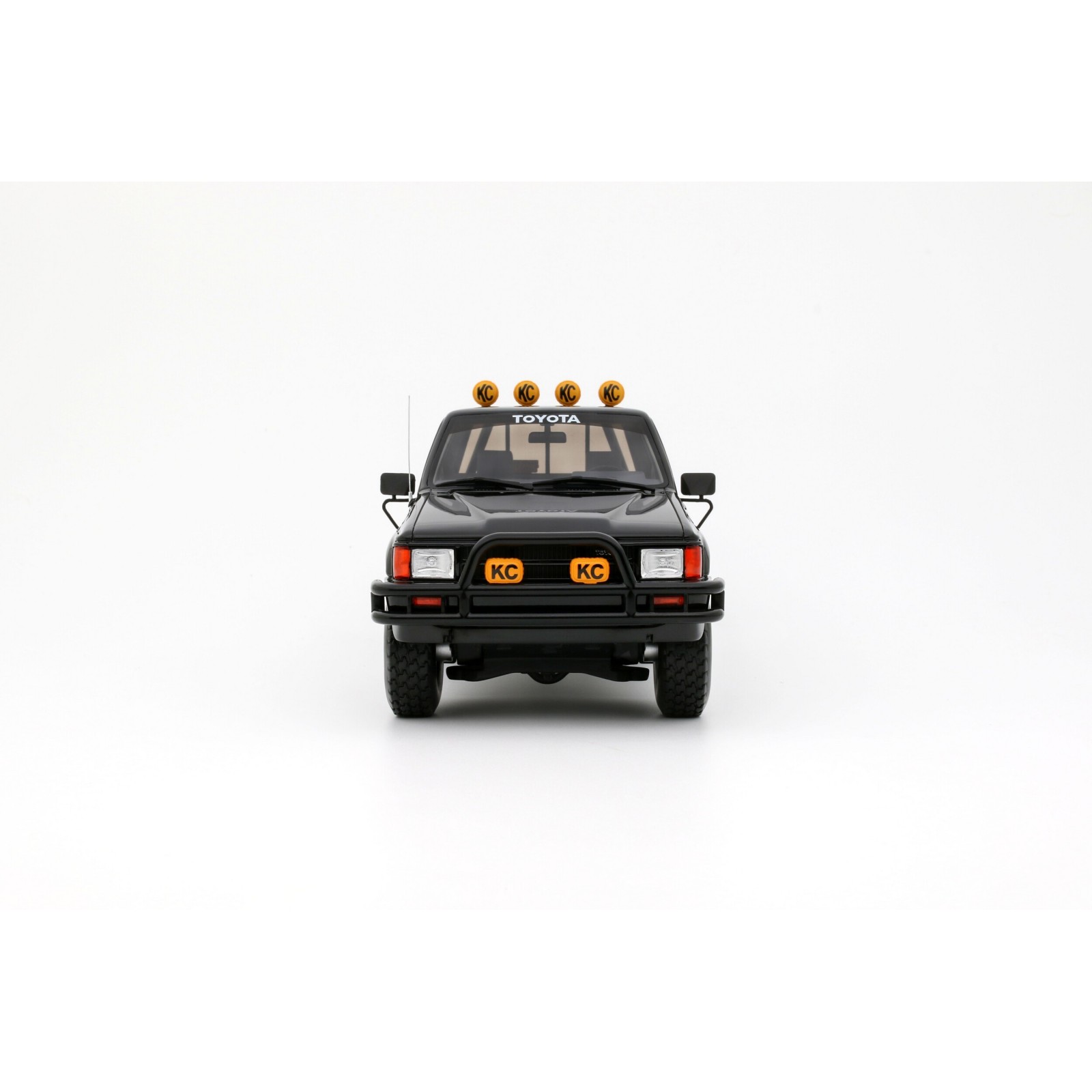 Toyota Hilux SR5 Glossy Black 202 1985
