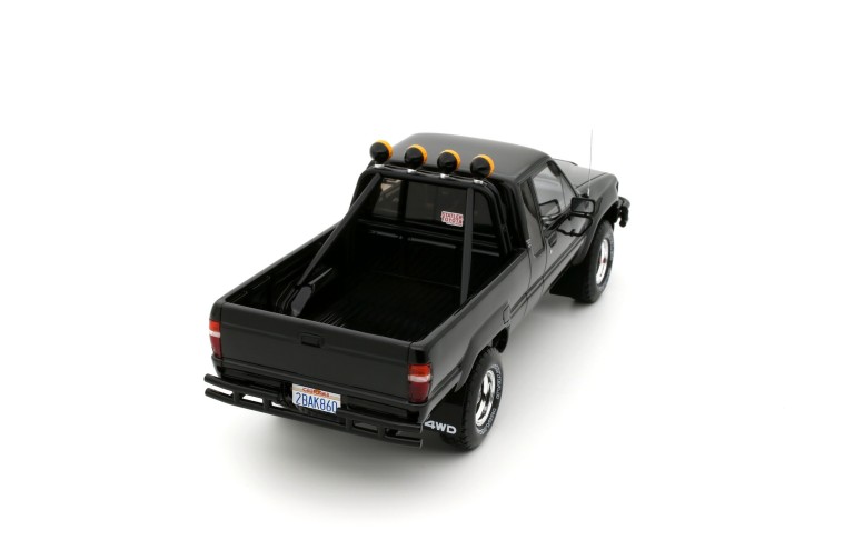 Toyota Hilux SR5 Glossy Black 202 1985
