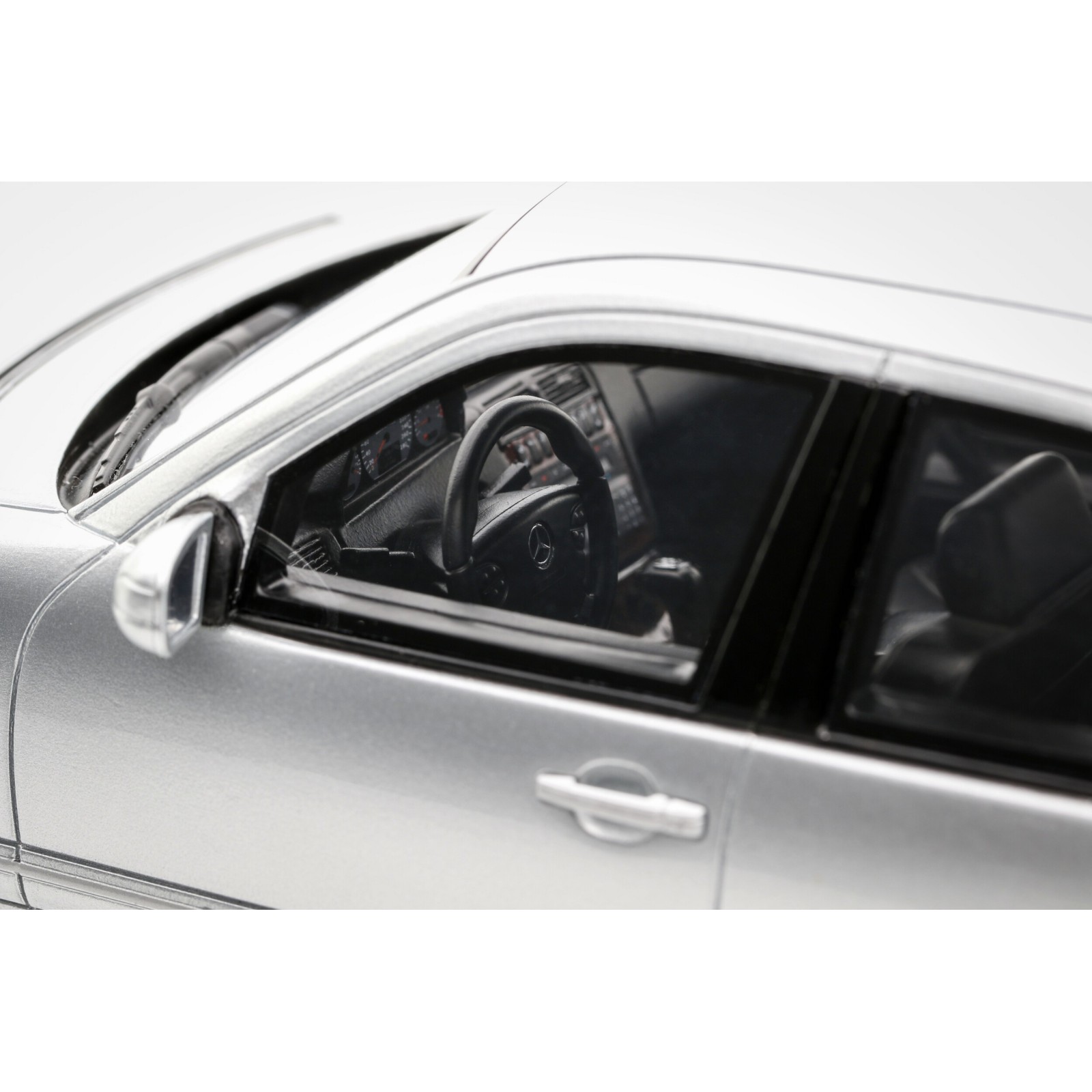 Mercedes-Benz E55 AMG W210 Brilliant Silver 744 2001