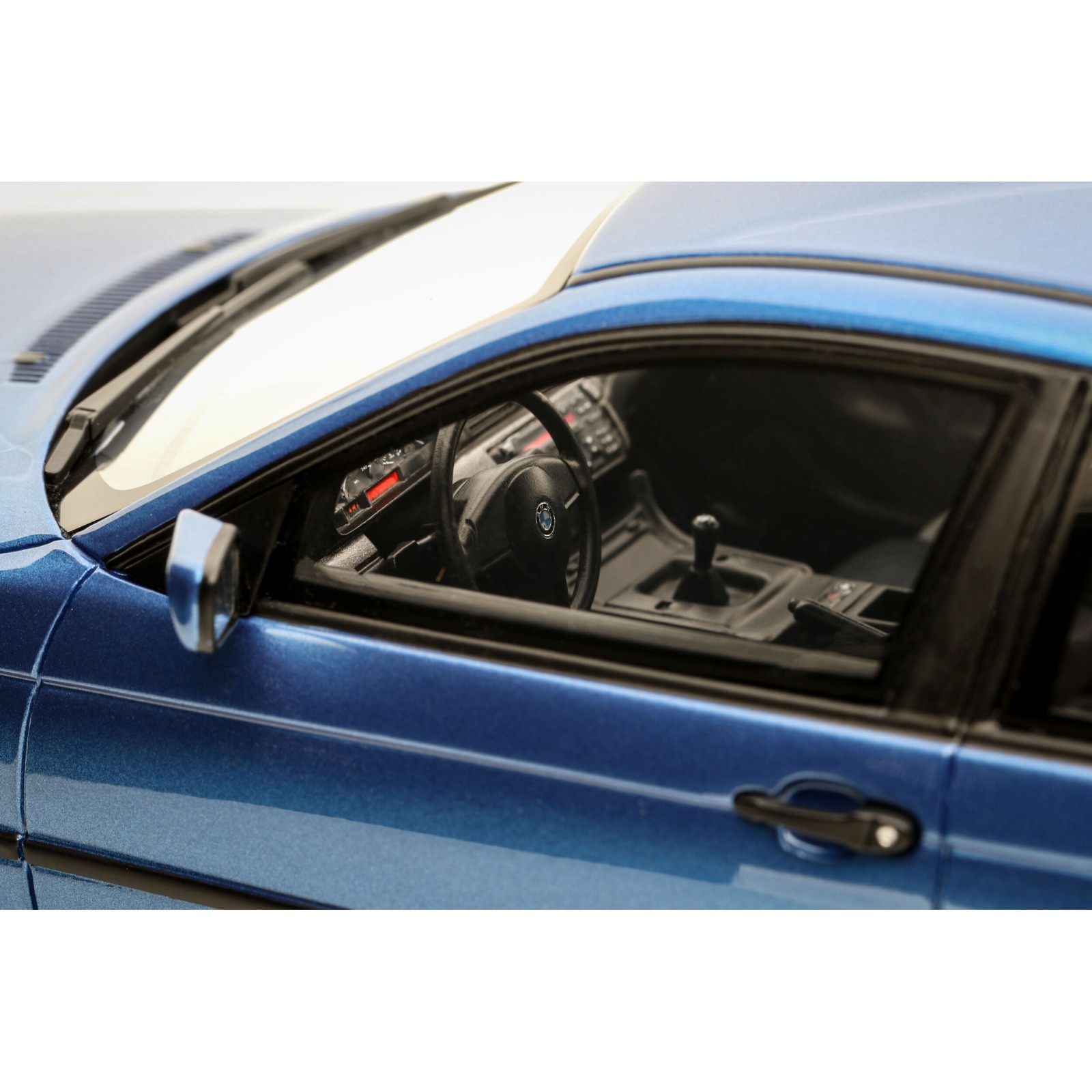 BMW E46 318 ti Compact Estoril Blue 2002