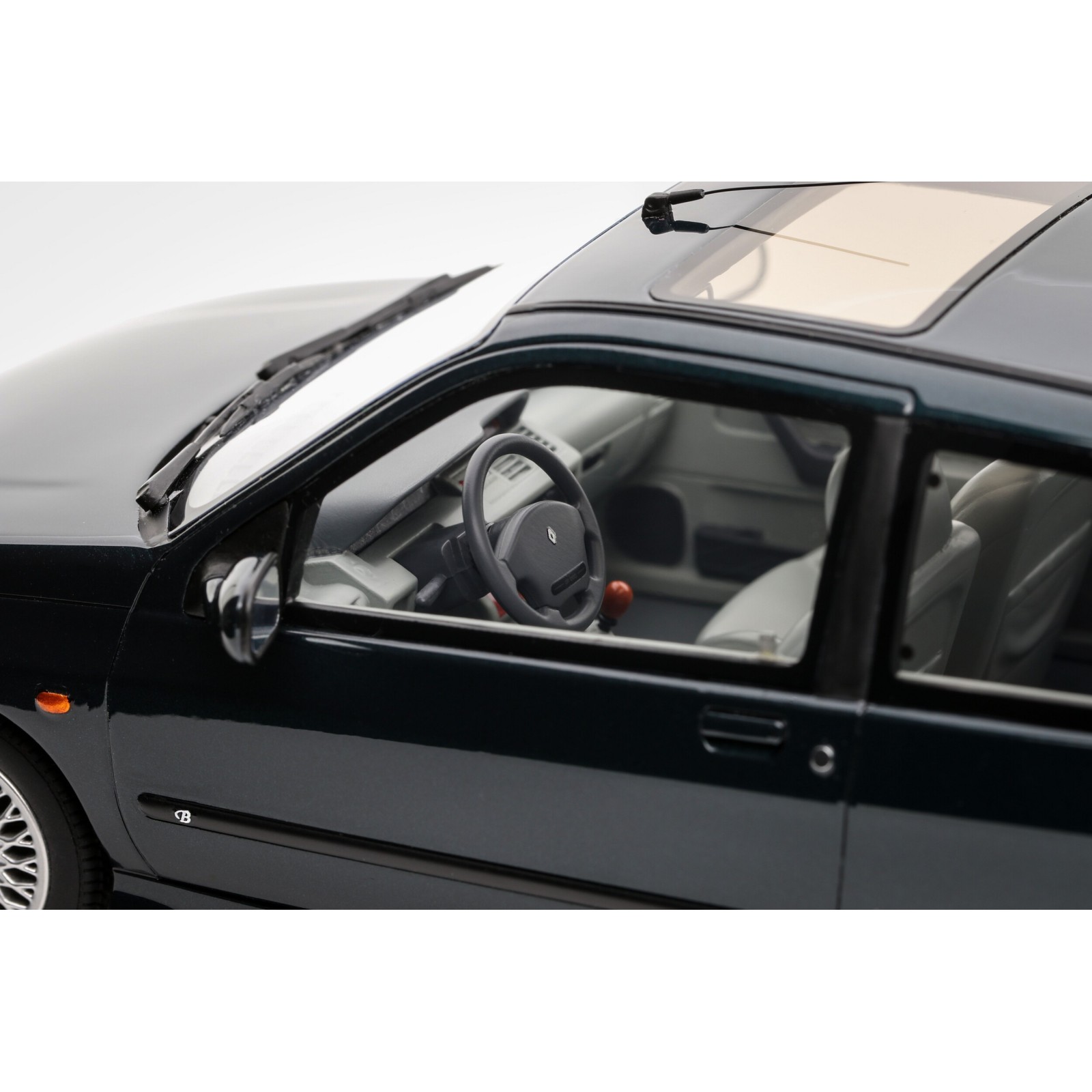 Renault Clio Baccara 1.8 Abyss Green 1995