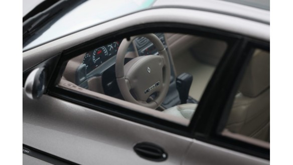 Renault Laguna V6 3.0 Baccara Gris Opale 1996