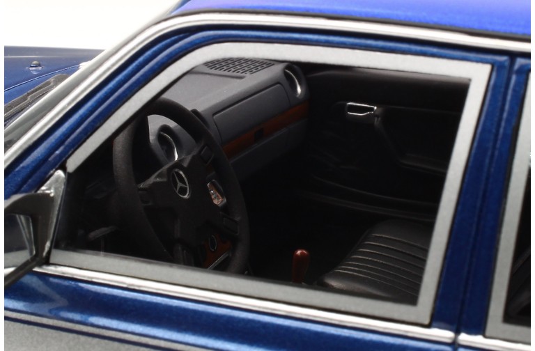 Mercedes-Benz W123 AMG Lapis Blau 1983