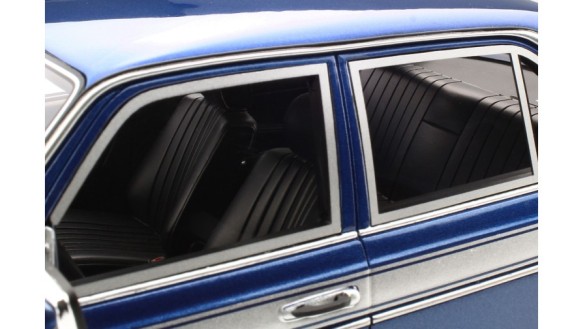 Mercedes-Benz W123 AMG Lapis Blau 1983