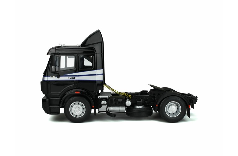 Mercedes-Benz SK 1748 Schwarz Black 1990