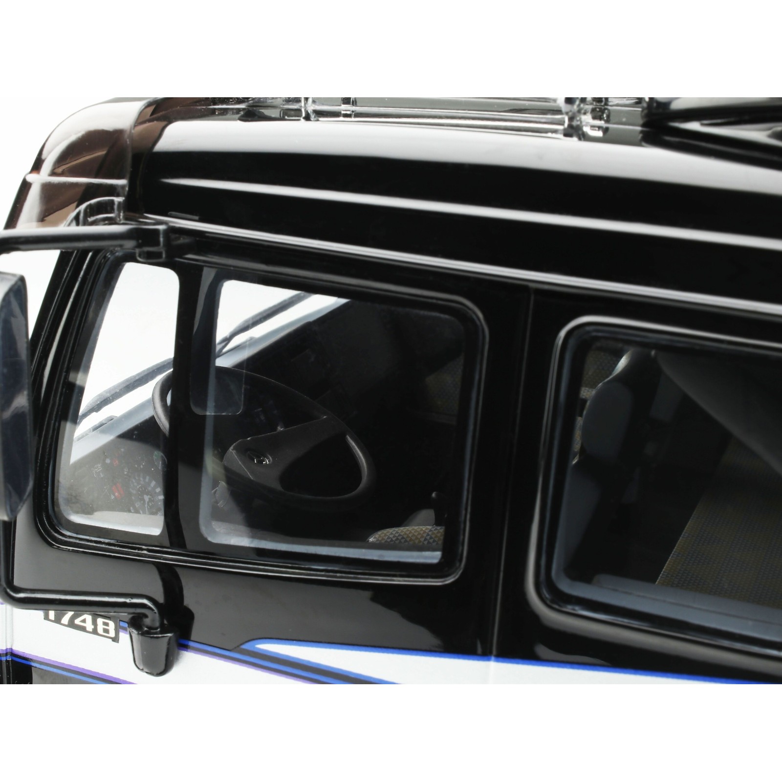 Mercedes-Benz SK 1748 Schwarz Black 1990