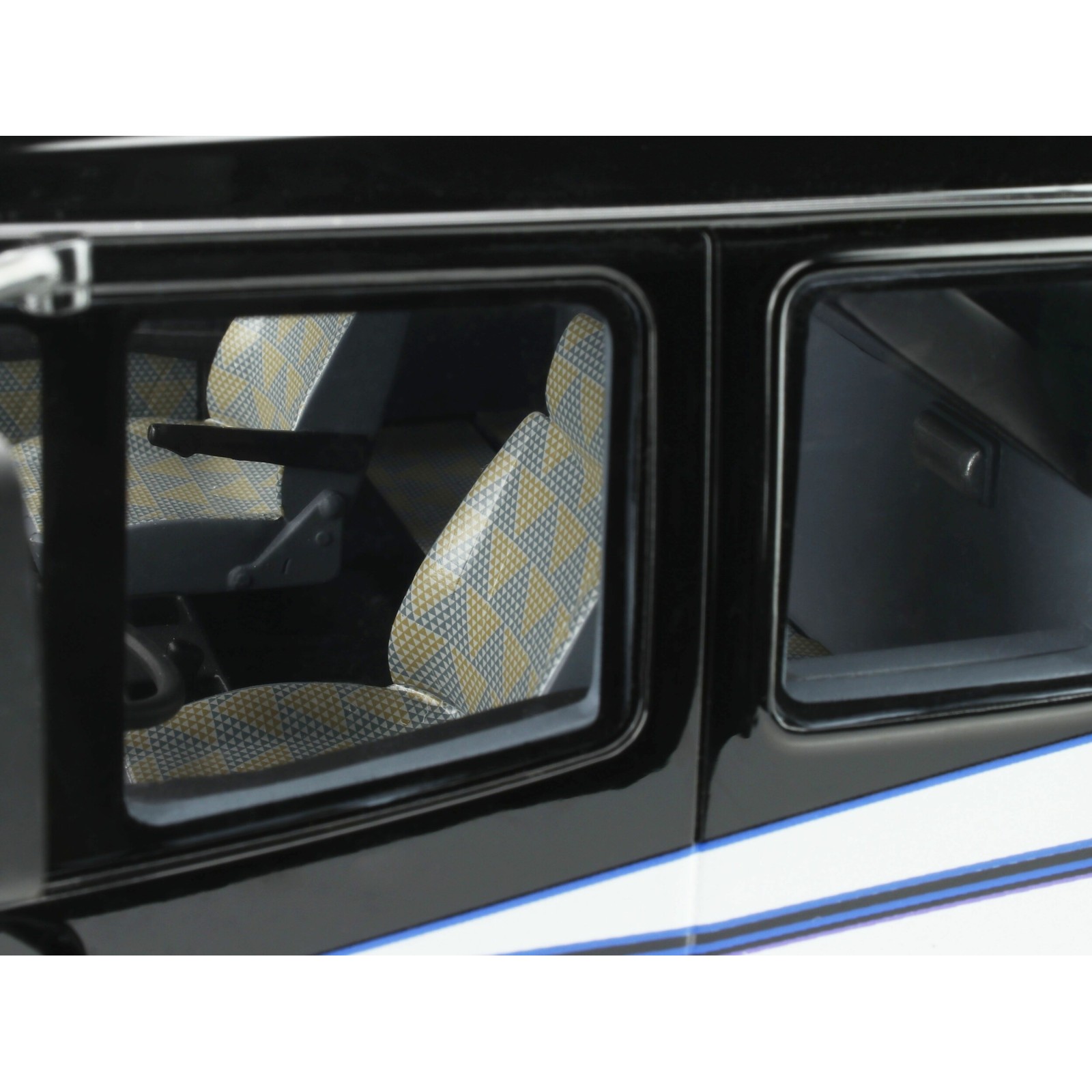 Mercedes-Benz SK 1748 Schwarz Black 1990