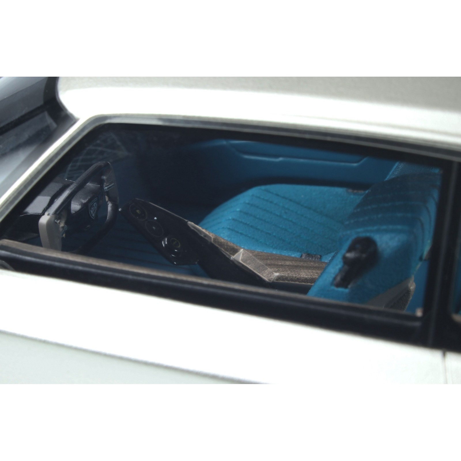 Peugeot E-Legend Concept Superbronze 2018