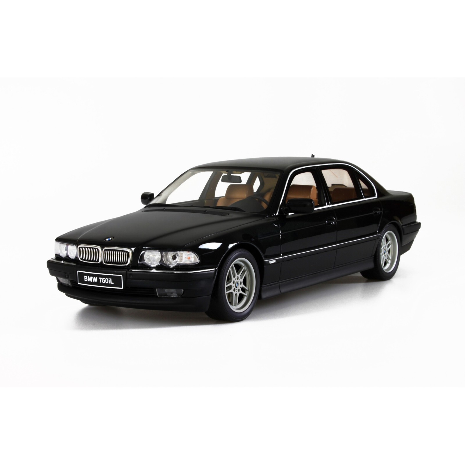 BMW E38 750 iL Schwarz II 668 1998