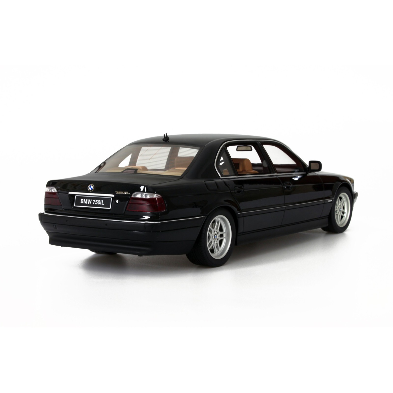 BMW E38 750 iL Schwarz II 668 1998