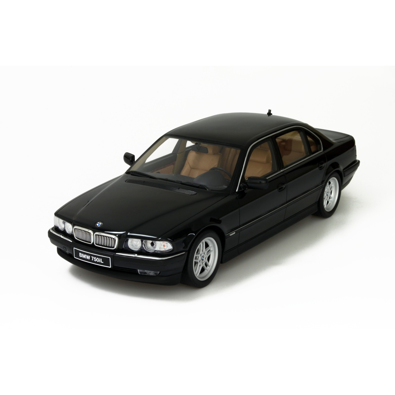 BMW E38 750 iL Schwarz II 668 1998
