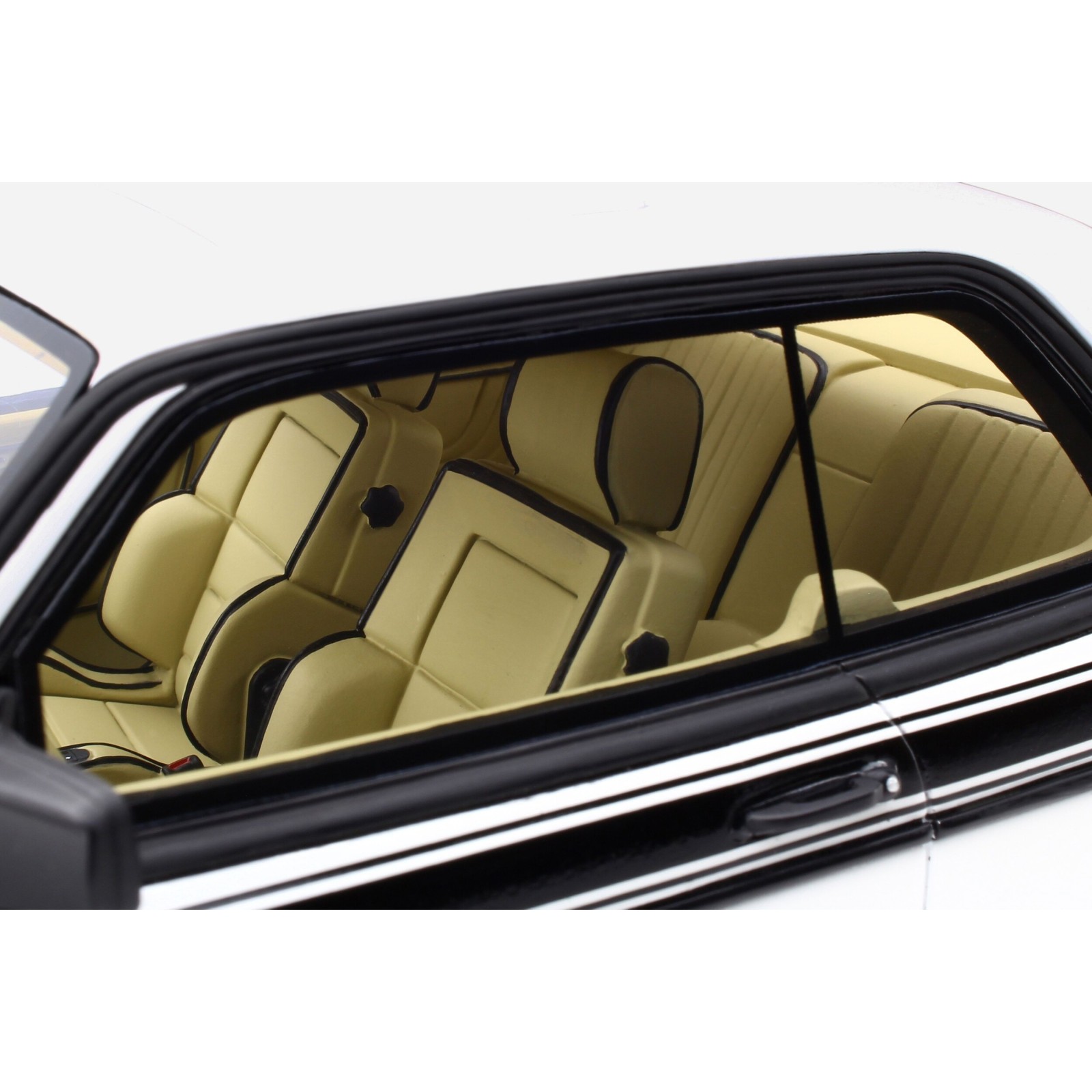 Mercedes-Benz 280 CE AMG Artic White 1983