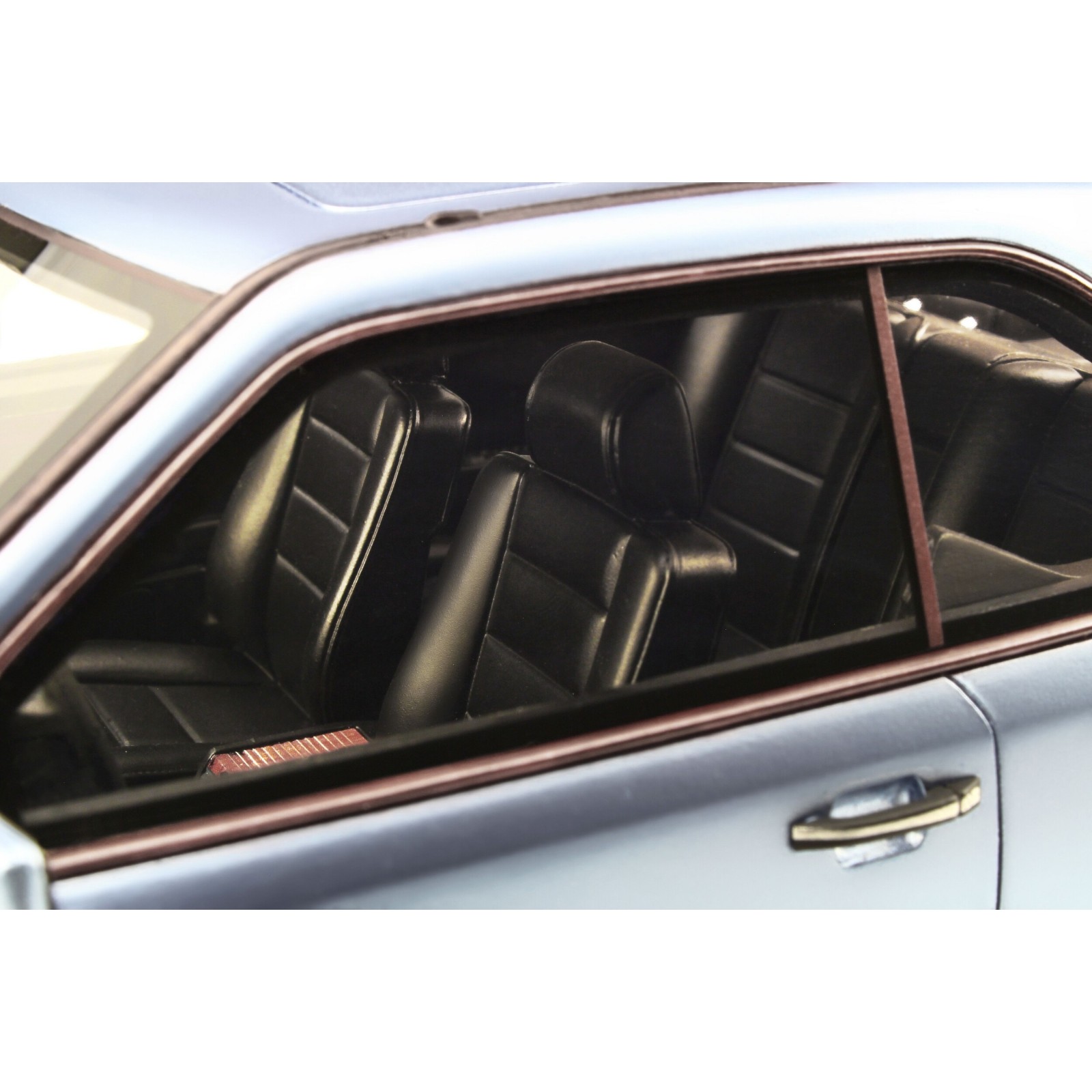 Mercedes-Benz E320 (C124) Coupe Pearl Blue 1987