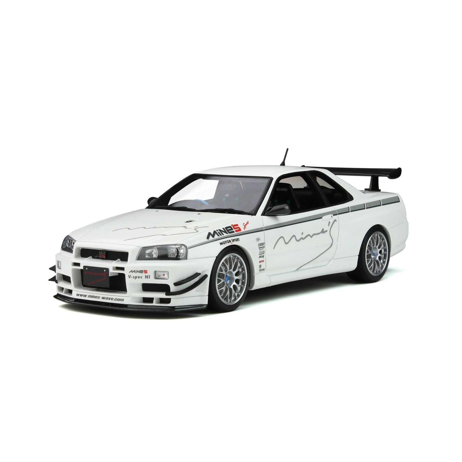 Nissan Skyline GT-R Mines White Pearl 2011