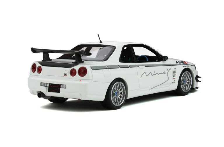Nissan Skyline GT-R Mines White Pearl 2011
