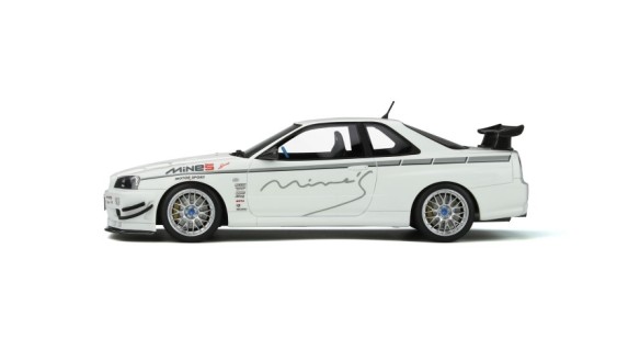 Nissan Skyline GT-R Mines White Pearl 2011