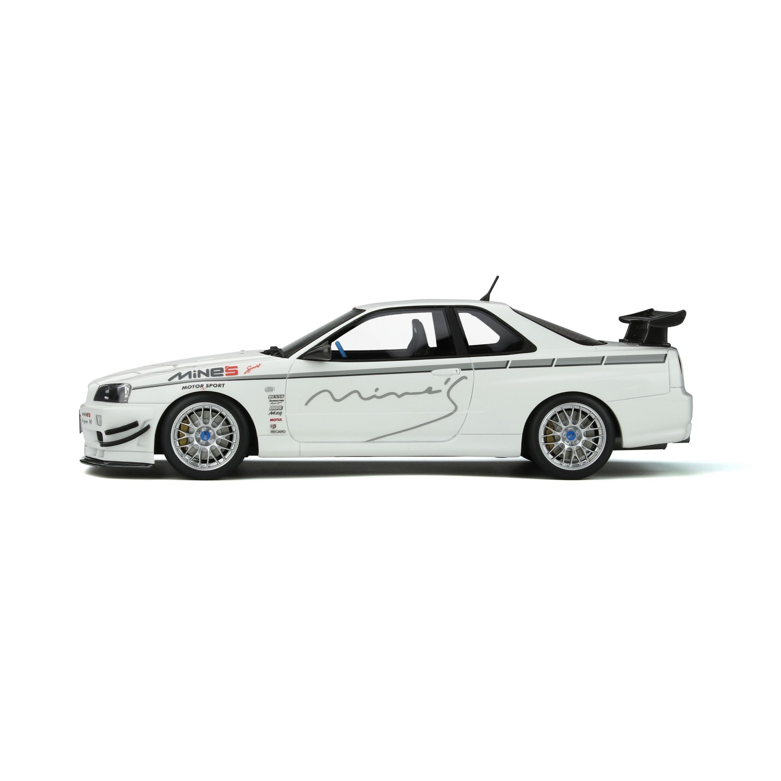 Nissan Skyline GT-R Mines White Pearl 2011