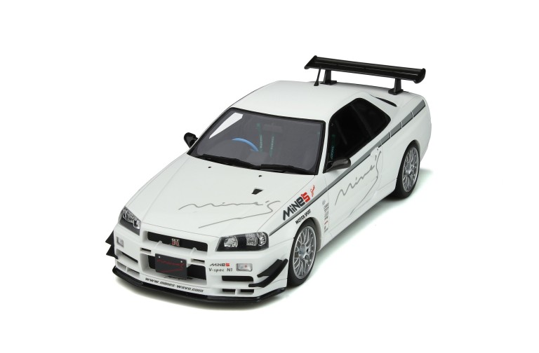 Nissan Skyline GT-R Mines White Pearl 2011
