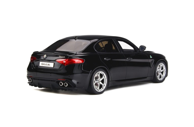 Alfa Romeo Giulia Quadrifoglio Nero Vulcano 2016