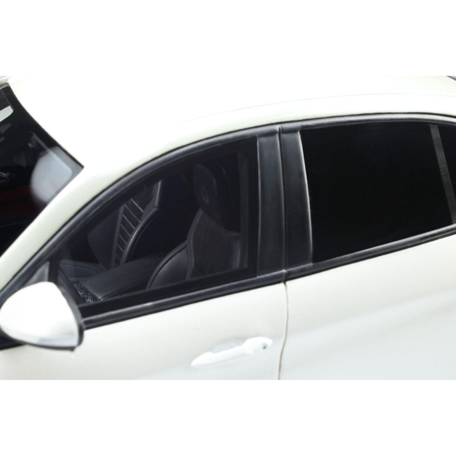 Alfa Romeo Giulia Quadrifoglio White trofeo 2019