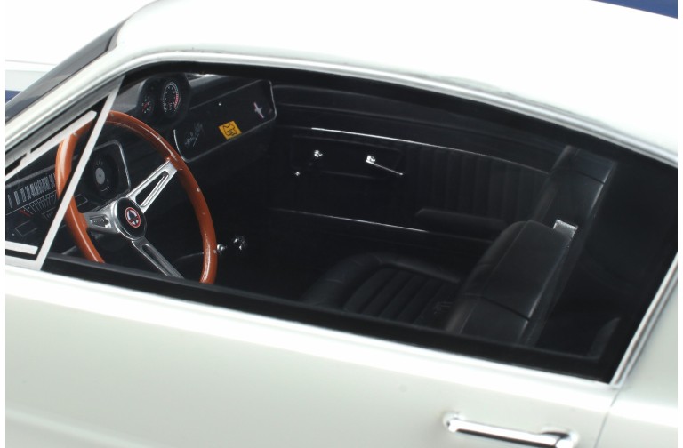 Shelby GT350 Wimbledon White and Blue stripes 1965