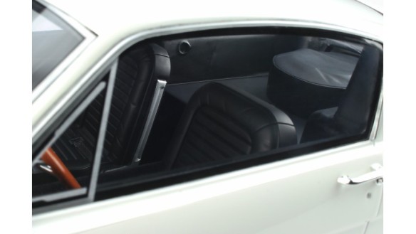 Shelby GT350 Wimbledon White and Blue stripes 1965