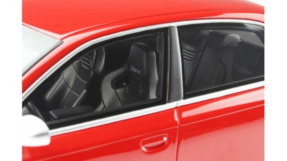 Audi RS 4 (B7) 4.2 FSI Misano Red 2005