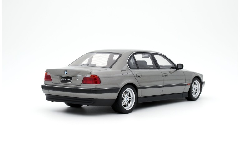 BMW E38 750 IL Aspen Silver Metallic 339 1995