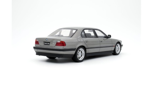 BMW E38 750 IL Aspen Silver Metallic 339 1995