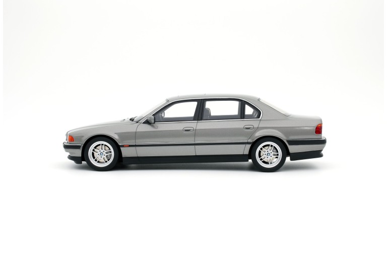 BMW E38 750 IL Aspen Silver Metallic 339 1995