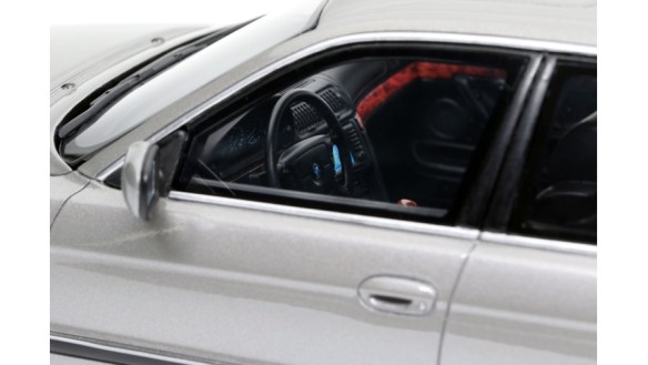 BMW E38 750 IL Aspen Silver Metallic 339 1995