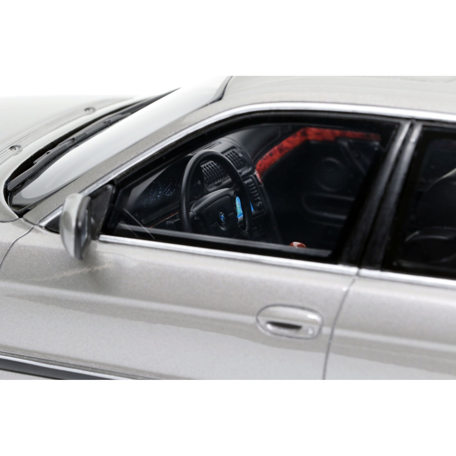 BMW E38 750 IL Aspen Silver Metallic 339 1995