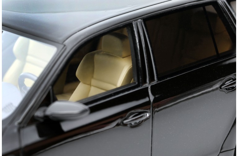 BMW E61 M5 Black Saphire Metallic 475 2004