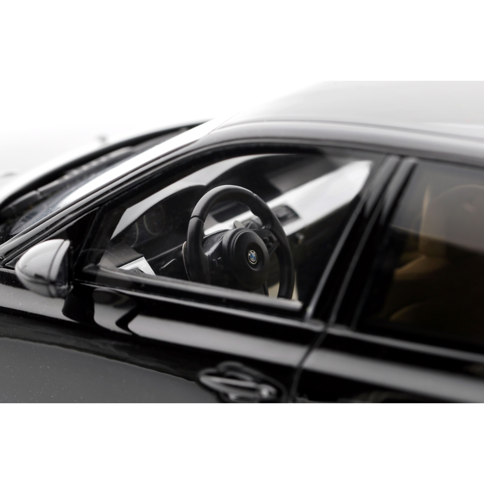 BMW E61 M5 Black Saphire Metallic 475 2004