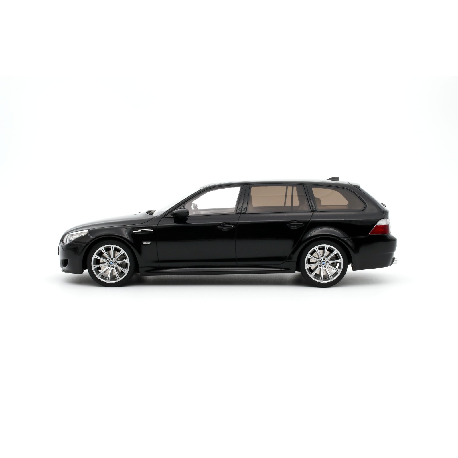BMW E61 M5 Black Saphire Metallic 475 2004