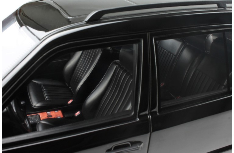 Mercedes-Benz S124 300TE AMG Black 040 1988