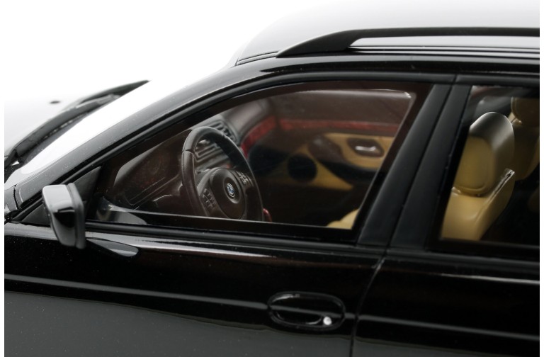 BMW E39 540 Touring M-Pack Black Saphire Metallic 475 2001