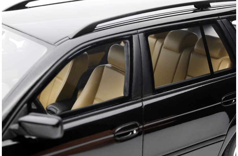 BMW E39 540 Touring M-Pack Black Saphire Metallic 475 2001